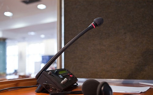 英語同聲翻譯多少錢一天？英語同聲傳譯價格標準